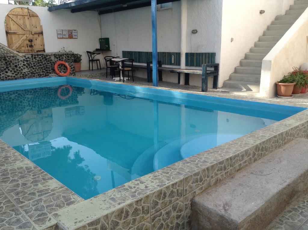 To Let Katerina & John's Perissa (Santorini)