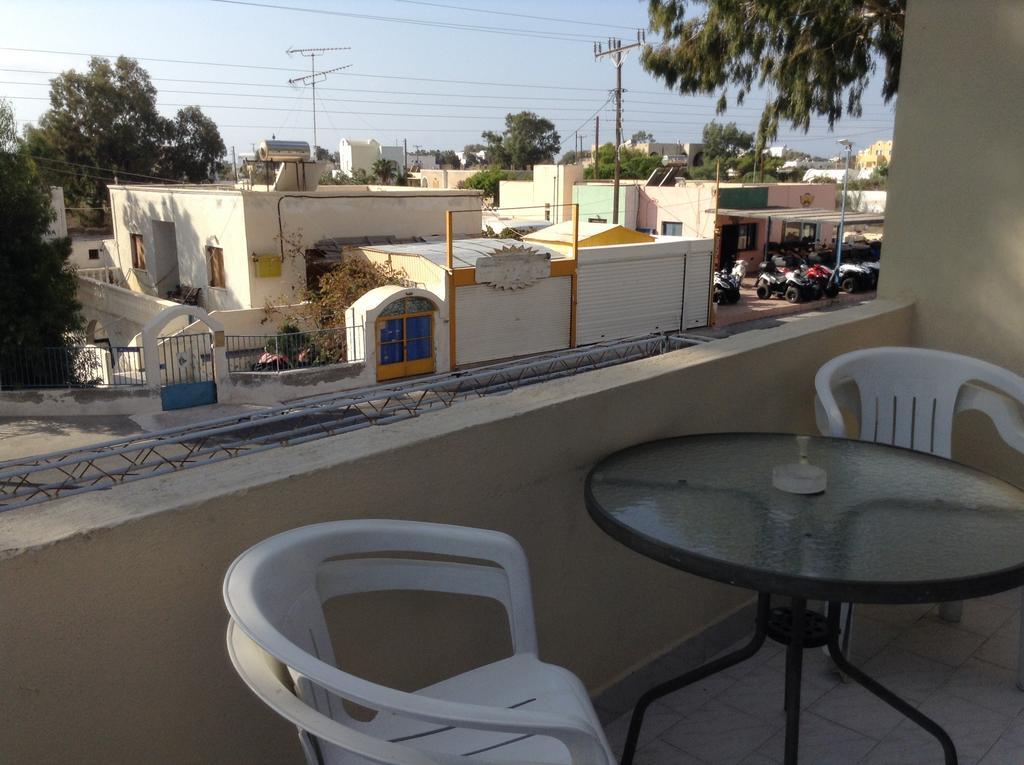 To Let Katerina & John's Perissa (Santorini)