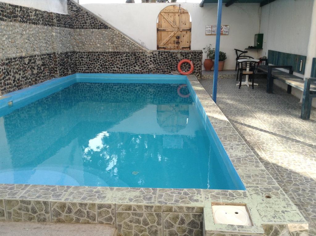 To Let Katerina & John's 2* Perissa (Santorini)