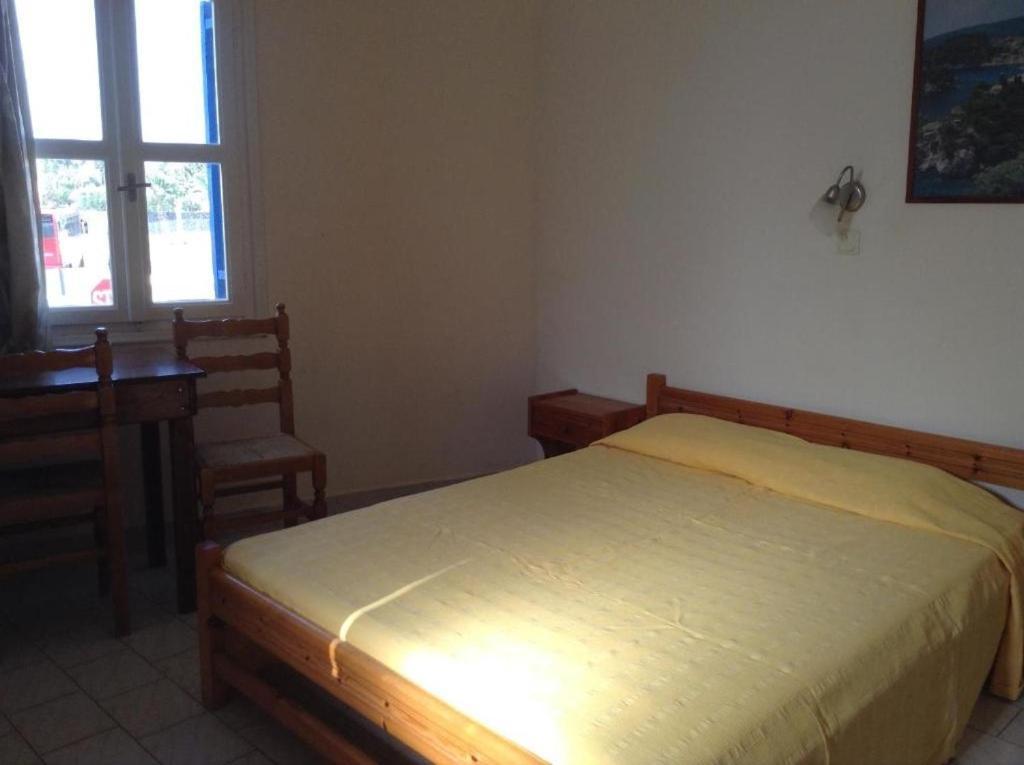 Hotel To Let Katerina & John's Perissa (Santorini)
