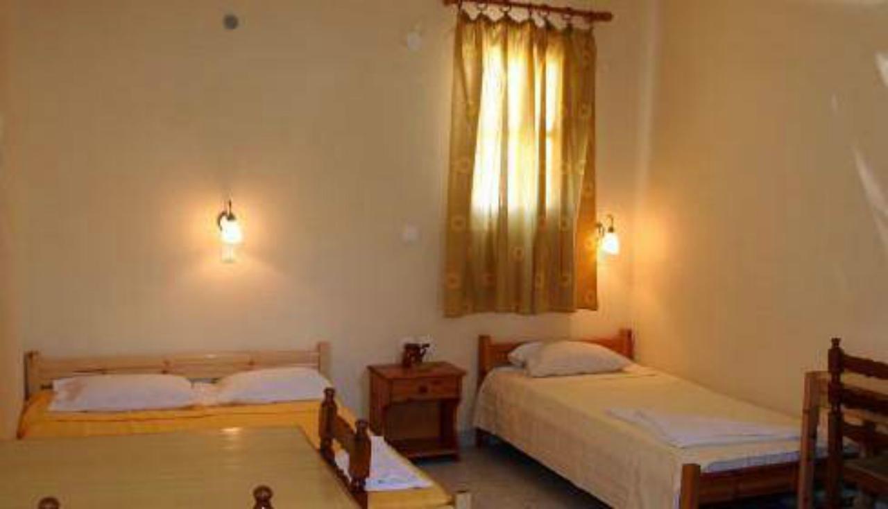 To Let Katerina & John's 2* Perissa (Santorini)